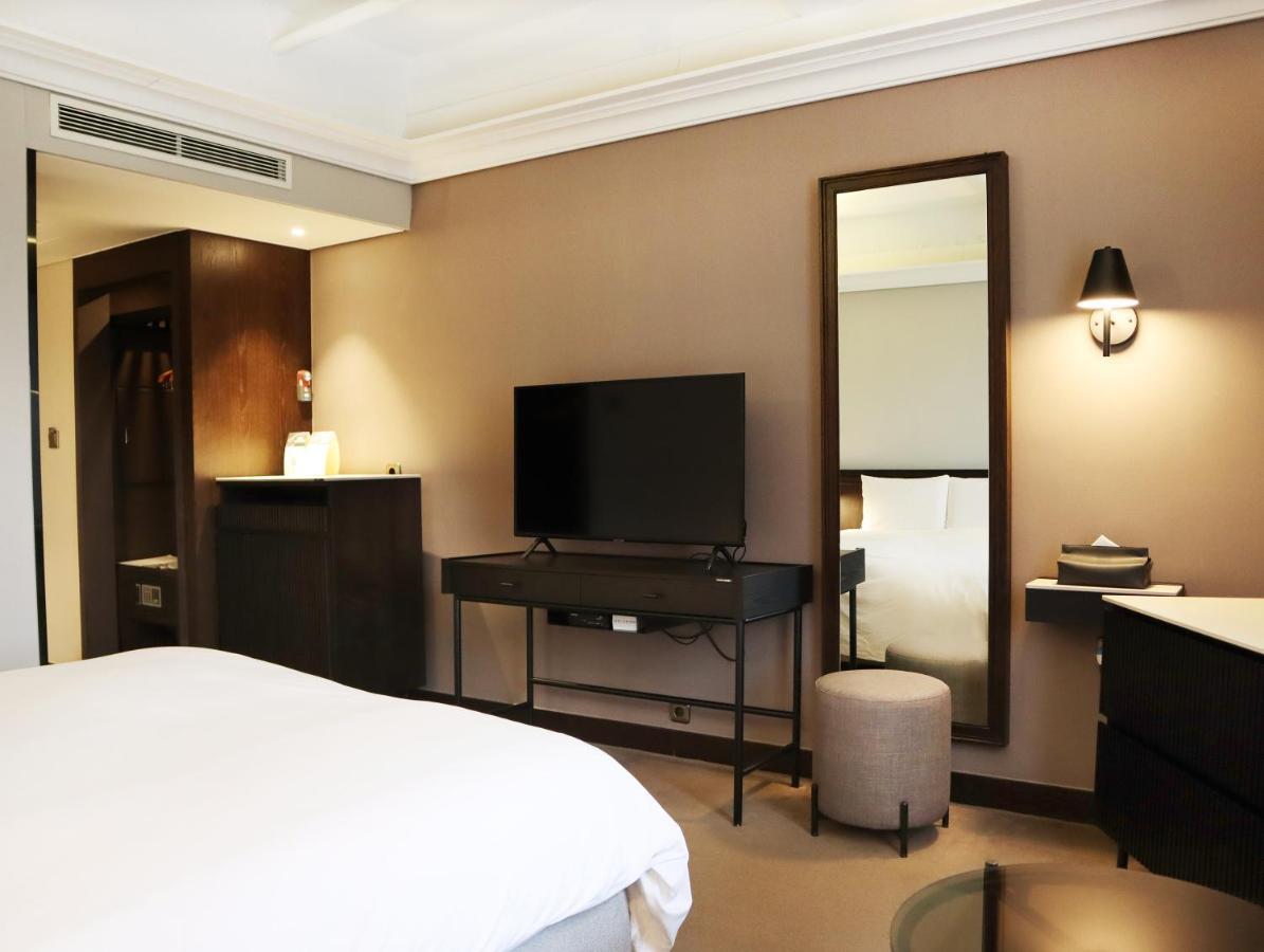 แมซอง แกลด เชจู Hotel เมืองเชจู ภายนอก รูปภาพ
